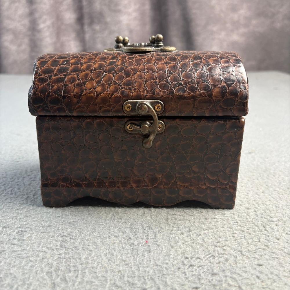 Vintage Brown Crocodile Embossed Treasure Chest Jewelry Trinket Box Brass Latch